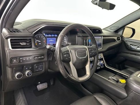 Used 2021 GMC Yukon XL Denali w/ Denali Premium Package image 13