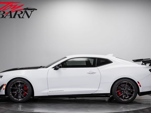 Used 2018 Chevrolet Camaro ZL1 RWD image 2