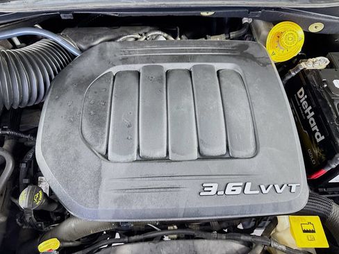 Used 2016 Chrysler Town & Country Touring w/ Driver Convenience Group FWD image 38