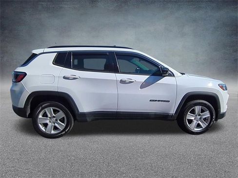 Used 2022 Jeep Compass Latitude w/ Sun and Sound Group image 3