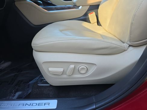 Used 2023 Toyota Highlander Limited image 30