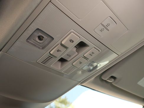 Used 2023 Volkswagen Taos SEL image 20