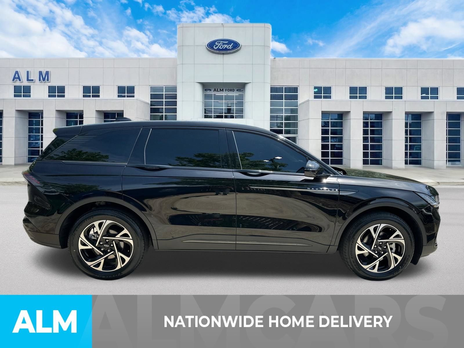 Used 2025 Lincoln Nautilus Premier w/ Equipment Group 102A AWD/4WD image 4