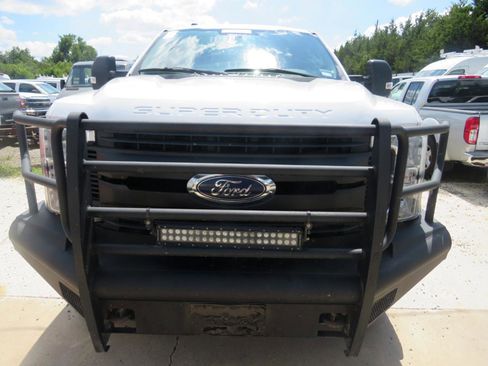 Used 2019 Ford F250 XL w/ Power Equipment Group AWD/4WD image 2