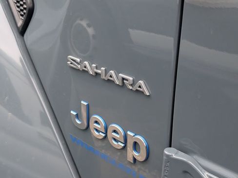 Used 2024 Jeep Wrangler Unlimited Sahara w/ Technology Group AWD/4WD image 17