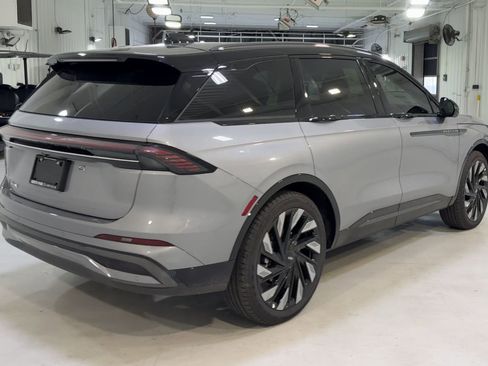 New 2025 Lincoln Nautilus Reserve image 9