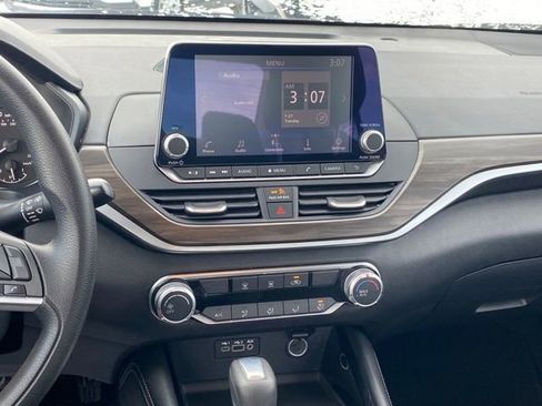Used 2023 Nissan Altima 2.5 SV image 9