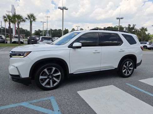 Used 2025 Honda Pilot Elite image 2