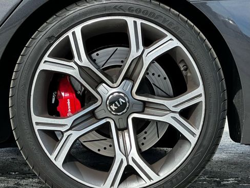 Used 2021 Kia Stinger GT2 image 3