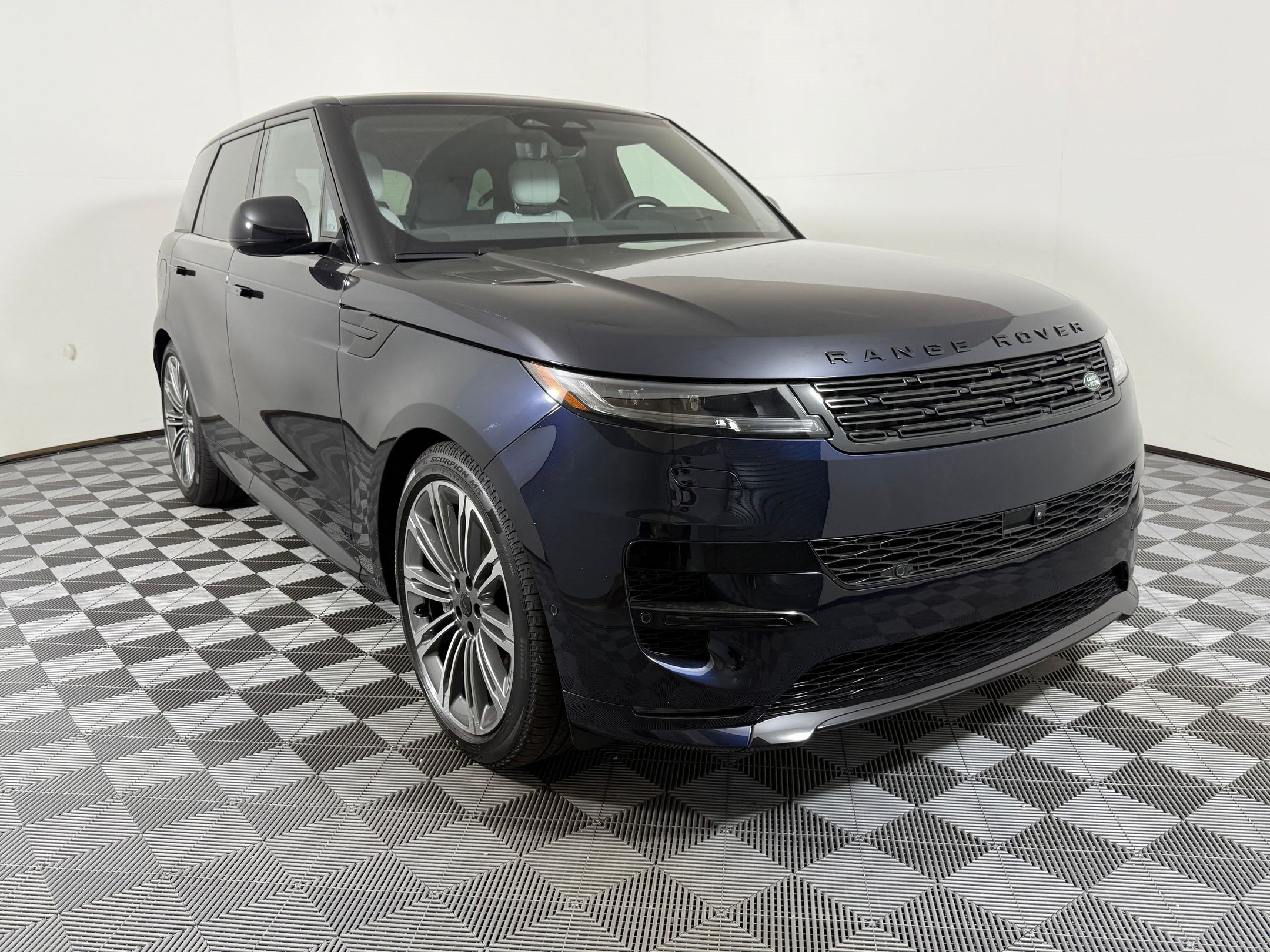 New 2026 Land Rover Range Rover Sport Dynamic SE AWD/4WD image 7