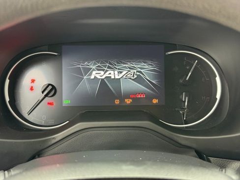 Used 2024 Toyota RAV4 XLE image 16