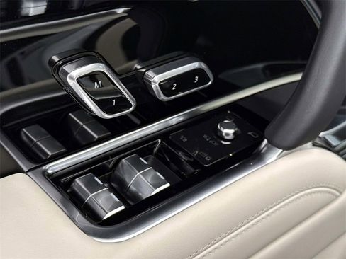 New 2025 Land Rover Range Rover SE image 16