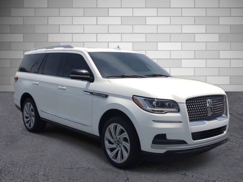 Used 2024 Lincoln Navigator Premiere AWD/4WD image 7