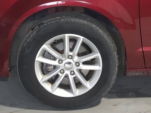Used 2019 Dodge Grand Caravan SXT FWD image 17