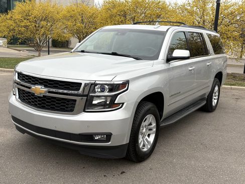 Used 2016 Chevrolet Suburban LT image 2