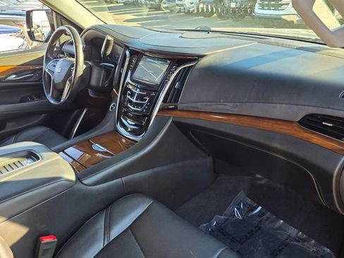 Used 2019 Cadillac Escalade Premium Luxury image 9