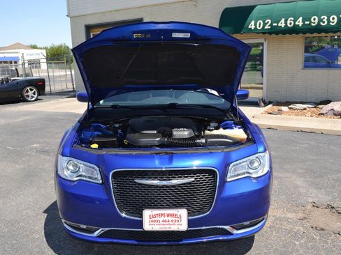 Used 2018 Chrysler 300 Touring L AWD/4WD image 52