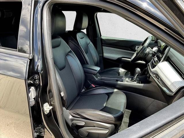 Used 2023 Jeep Compass Latitude AWD/4WD image 9