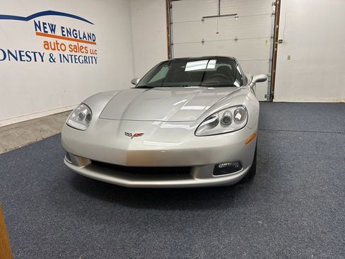 Used 2005 Chevrolet Corvette Coupe w/ Preferred Equipment Group RWD image 6
