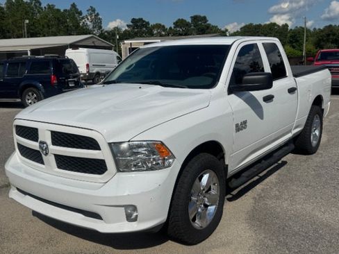 Used 2018 RAM 1500 Express w/ Express Value Package AWD/4WD image 2