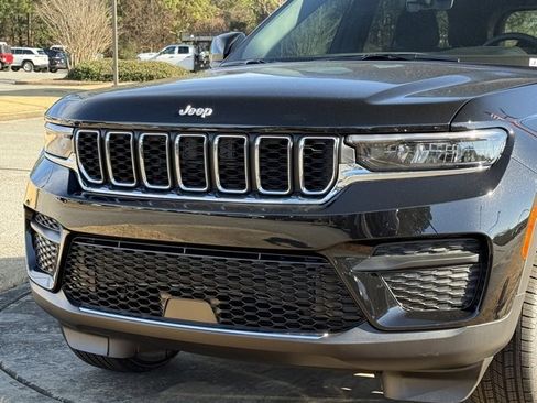 New 2025 Jeep Grand Cherokee Laredo X w/ Luxury Tech Group I image 9