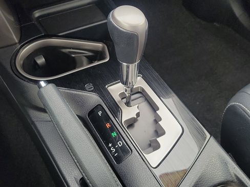 Used 2018 Toyota RAV4 Limited image 33