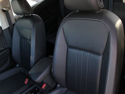 Used 2023 Volkswagen Tiguan SE image 6