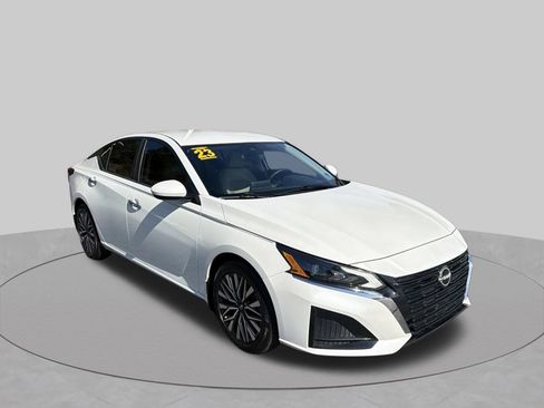 Used 2023 Nissan Altima 2.5 SV FWD image 1