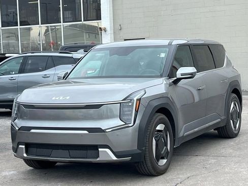 Certified 2024 Kia EV9 Light image 5