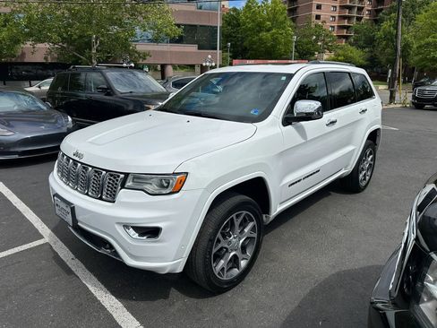 Used 2019 Jeep Grand Cherokee Overland AWD/4WD image 2