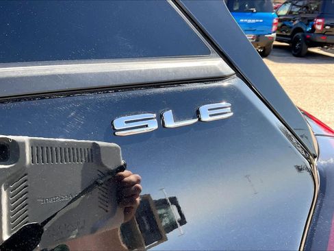 Used 2024 GMC Terrain SLE image 10