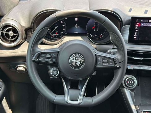 Used 2025 Alfa Romeo Tonale w/ Premium Package AWD/4WD image 12