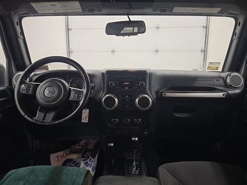 Used 2018 Jeep Wrangler Unlimited Sahara w/ Connectivity Group AWD/4WD image 14