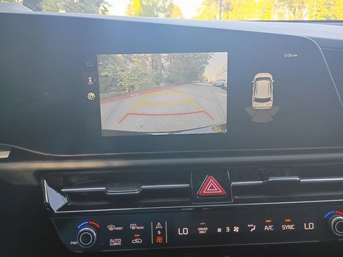 Certified 2025 Kia Niro EX w/ EX Cold Weather Package FWD image 24