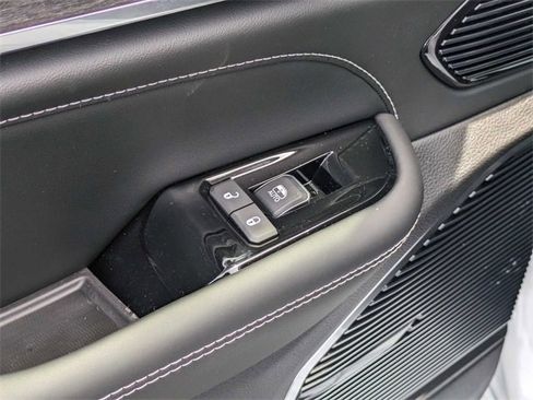 New 2024 Jeep Grand Cherokee Overland w/ Advanced Protech Group III image 27