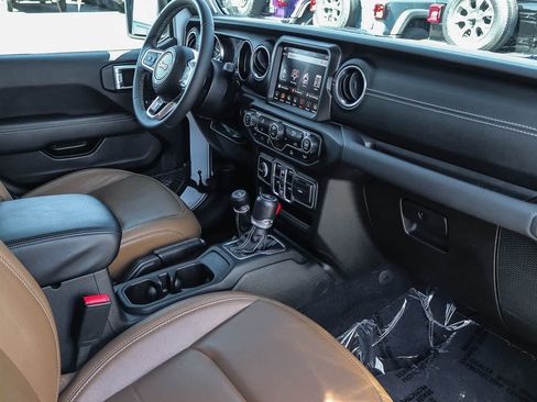 Used 2023 Jeep Wrangler Unlimited Sahara AWD/4WD image 19