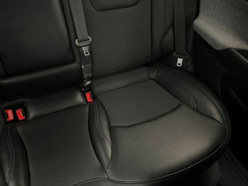 Used 2025 Jeep Compass Latitude image 37