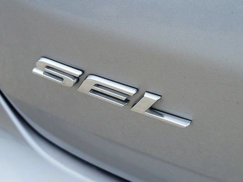 Used 2024 Ford Edge SEL AWD/4WD image 9