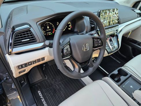 New 2026 Honda Odyssey Touring image 18