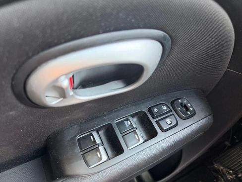 Used 2017 Kia Soul FWD image 17