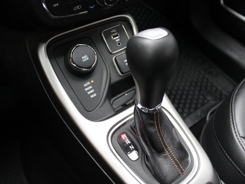 Used 2019 Jeep Compass Latitude w/ Popular Equipment Group image 18