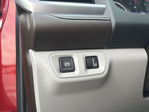 Used 2021 GMC Acadia SLT w/ Trailering Package FWD image 11