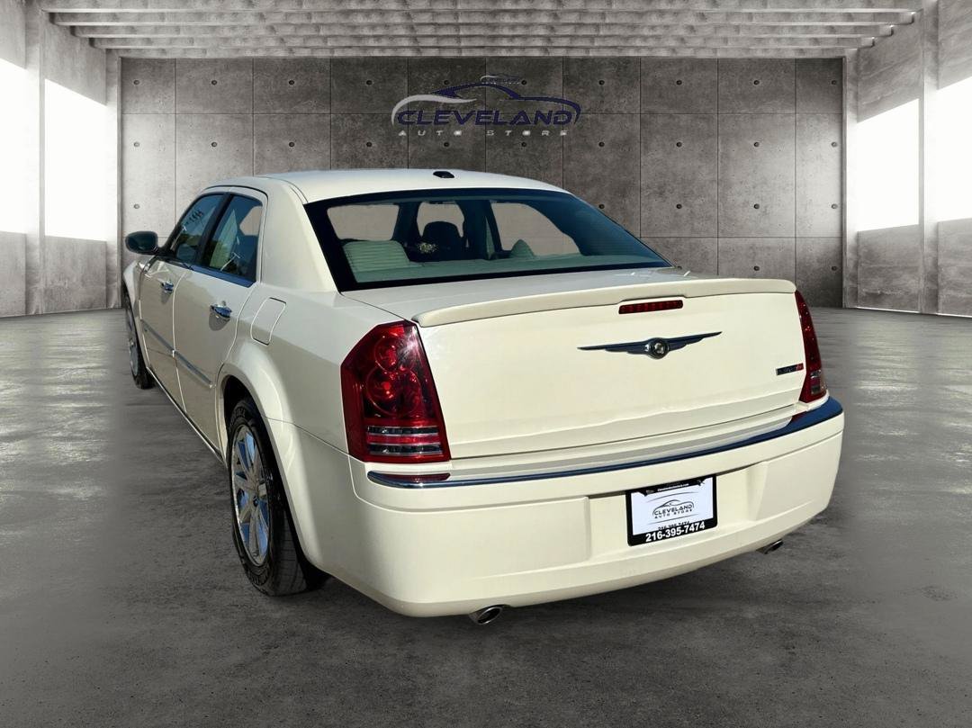 Used 2009 Chrysler 300 C RWD image 5