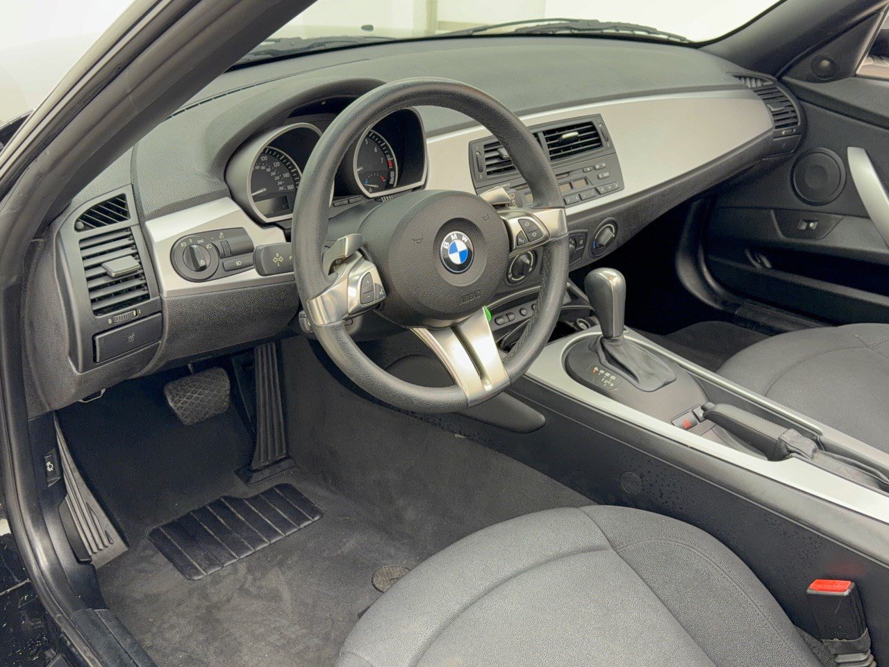 Used 2007 BMW Z4 3.0i RWD image 4