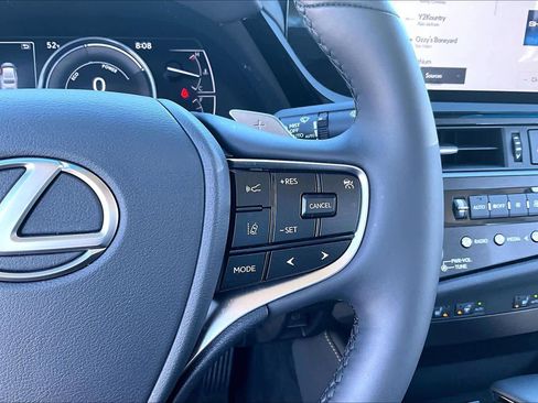 Used 2025 Lexus ES 300h w/ Premium Package image 24