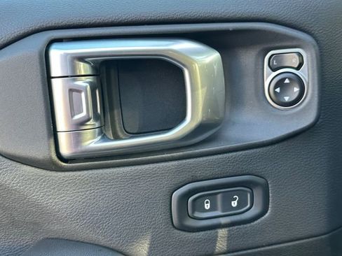 Used 2024 Jeep Wrangler Sahara image 21