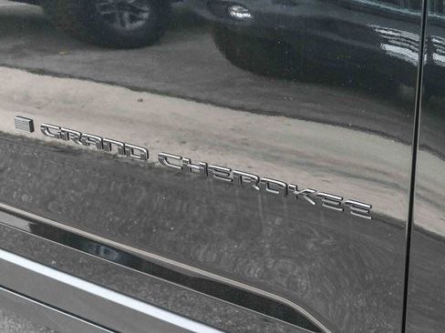 New 2025 Jeep Grand Cherokee Altitude image 11