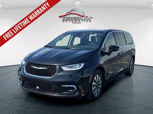 Used 2024 Chrysler Pacifica Limited FWD image 4