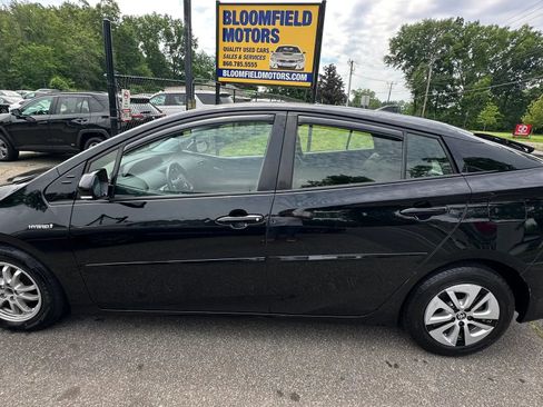 Used 2016 Toyota Prius Four w/ Advanced Technology Package FWD image 8