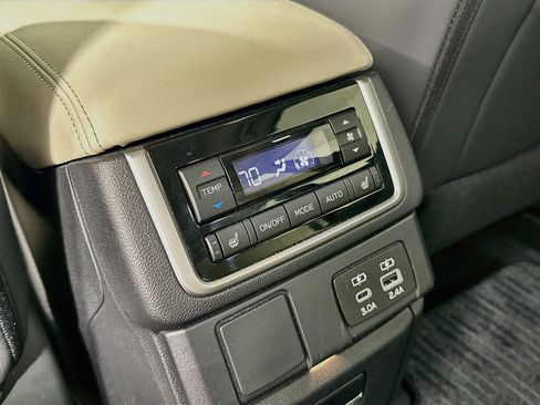 Used 2023 Subaru Ascent Limited AWD/4WD image 24